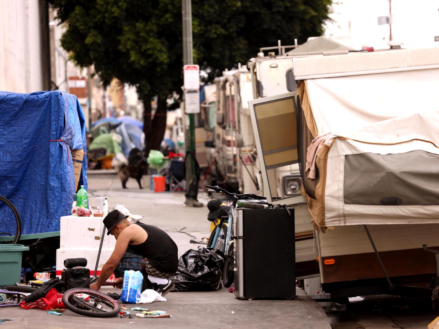 Los Angeles, CA - July 01: in Skid Row on Wednesday, July 1, 2026 in Los Angeles, CA. (Genaro Molina / Los Angeles Times)