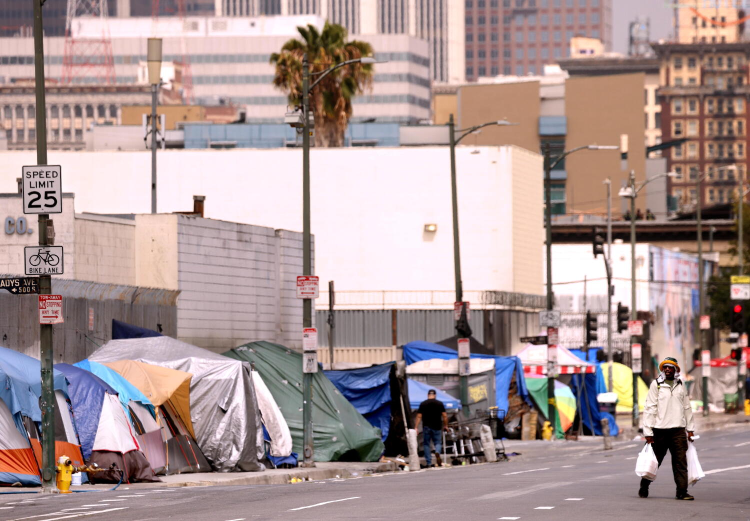 Los Angeles, CA - June 25: in Skid Row on Thursday, June 25, 2026 in Los Angeles, CA. (Genaro Molina / Los Angeles Times)
