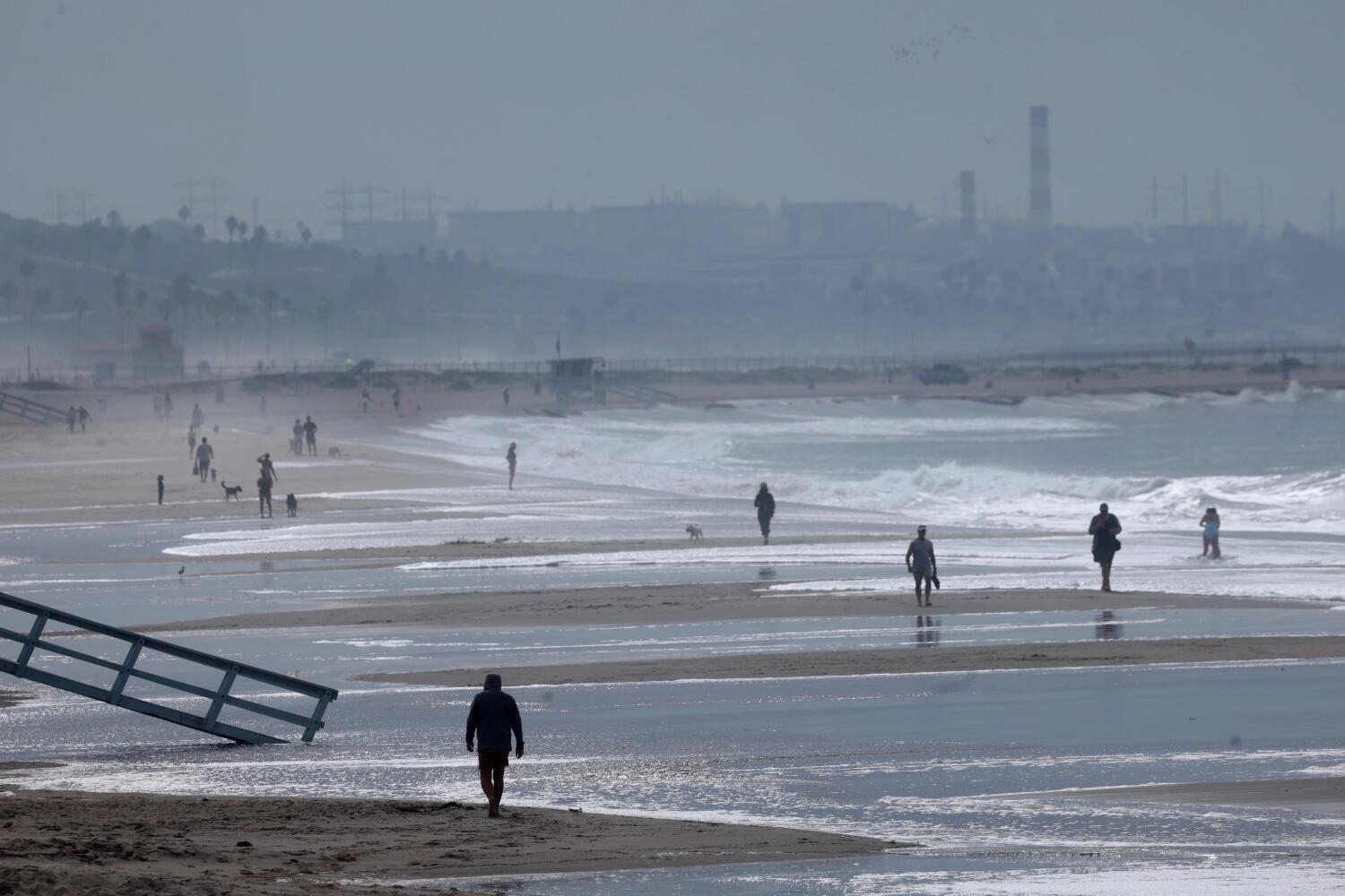Venice, CA - October 10: in Venice Beach Pier on Saturday, Oct. 10, 2026 in Venice, CA. (Genaro Molina / Los Angeles Times)